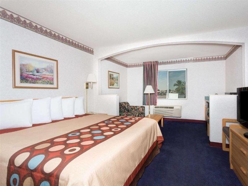 Days Inn By Wyndham Phoenix West Dış mekan fotoğraf